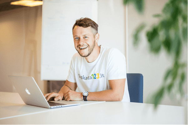 Laisvai samdomas specialistas planuojantis pereiti iš individualios veiklos į mažąją bendriją.