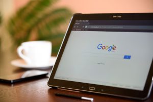 Kodėl jūsų svetainė sukurta prieš penkerius metus vis dar gali pritraukti klientus šiandien Seno internetinio puslapio atnaujinimas ir skaitmeninis verslo augimas kompiuterio ekrane